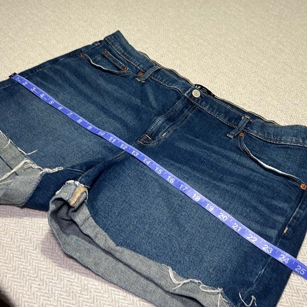 Gap Jean Shorts. Blue  denim shorts by gap. Size 18. - Picture 4 of 8